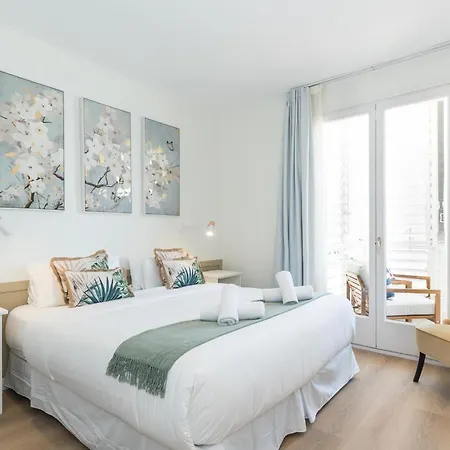 Spaces Seaside Paradise, Beachfront Apartment