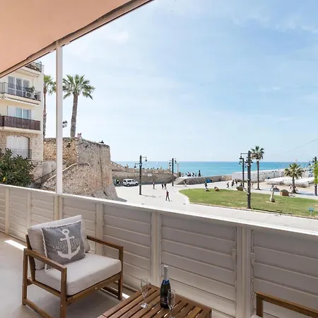 Spaces Seaside Paradise, Beachfront Apartment *